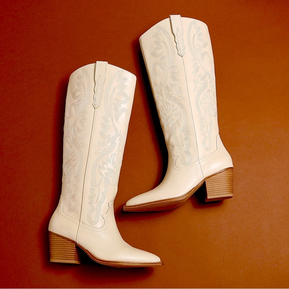 Like new, gently-used knee high western boots, size 8.5. Walk out in style!
